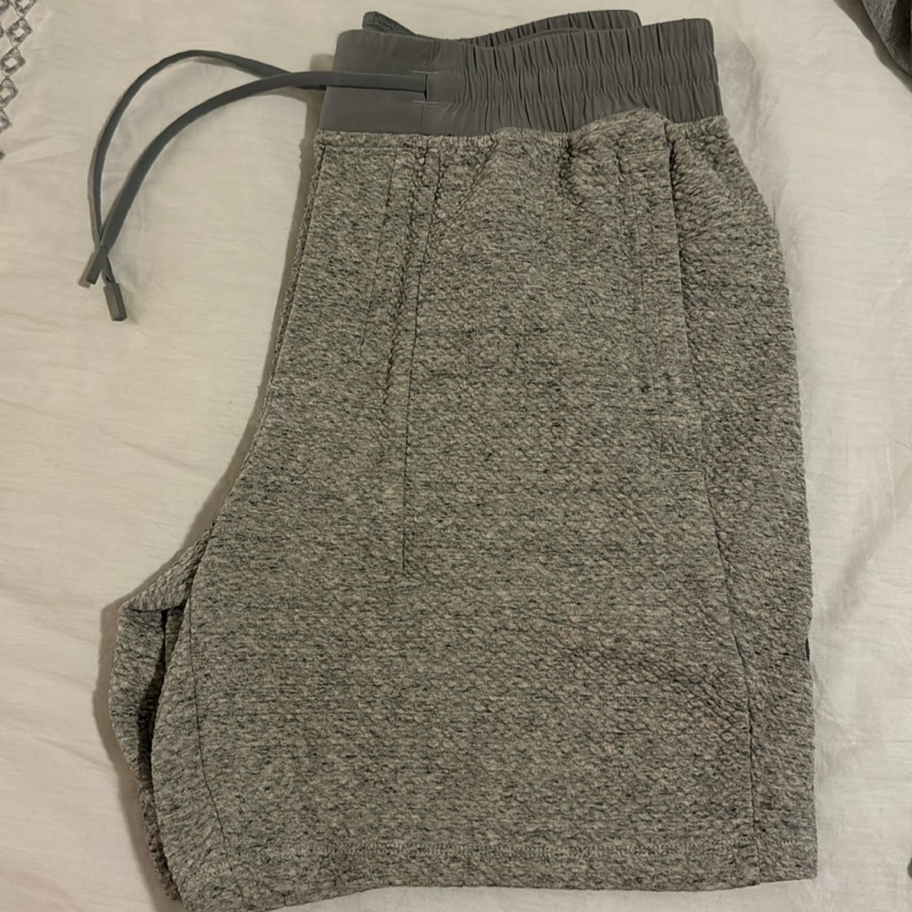 Men’s Lululemon 5 inch shorts